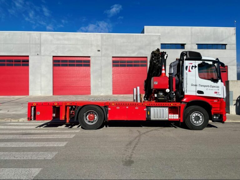 camion-grua-movimiento-de-maquinaria-LATERAL DERECHO